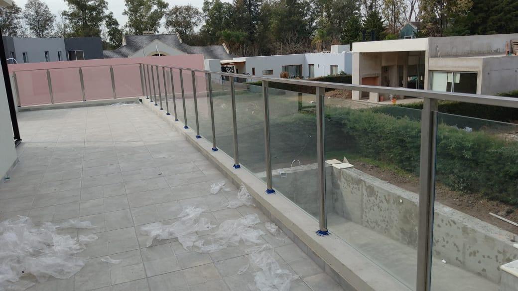 herreria pergolas de hierro y madera