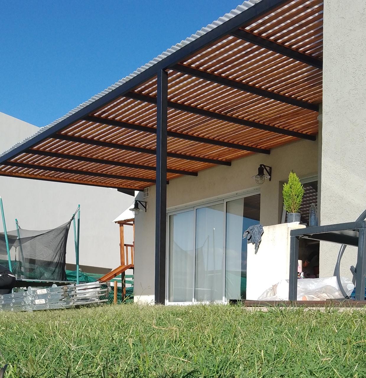 herreria pergolas de hierro y madera